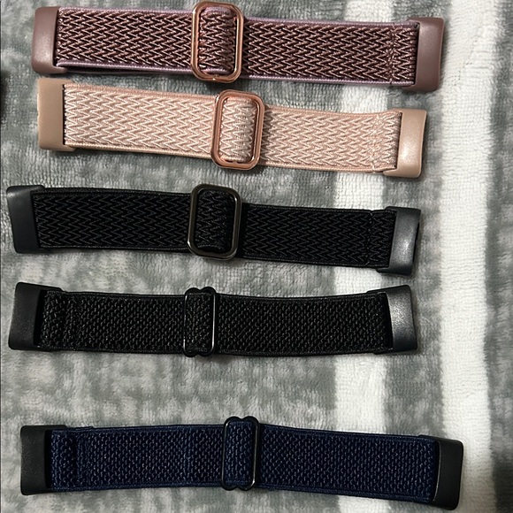 Fitbit Charge 6 with additional bands - Picture 10 of 12